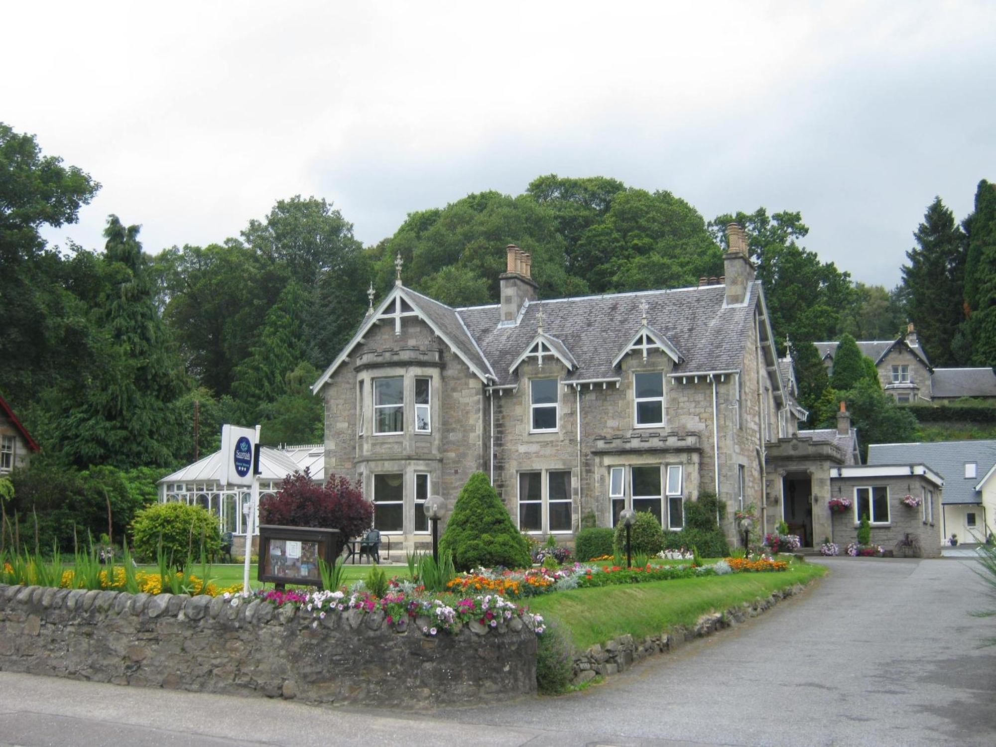 The Claymore Guest House And Apartments Pitlochry Exterior photo